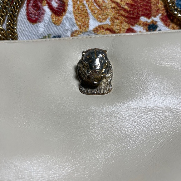 Vintage Ruth Saltz Cream Leather Gold Cougar Head Chain Strap Purse - Picture 6 of 16